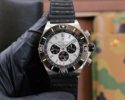 Breitling Chronomat 44mm Mechanical Rubbber Strap Sapphire Glass Watch